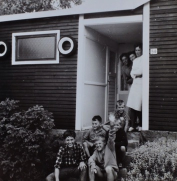 SANDAGERVEJ 6, BØWL - LYSTRUP STRAND, familien Frederiksen 1960ERNE